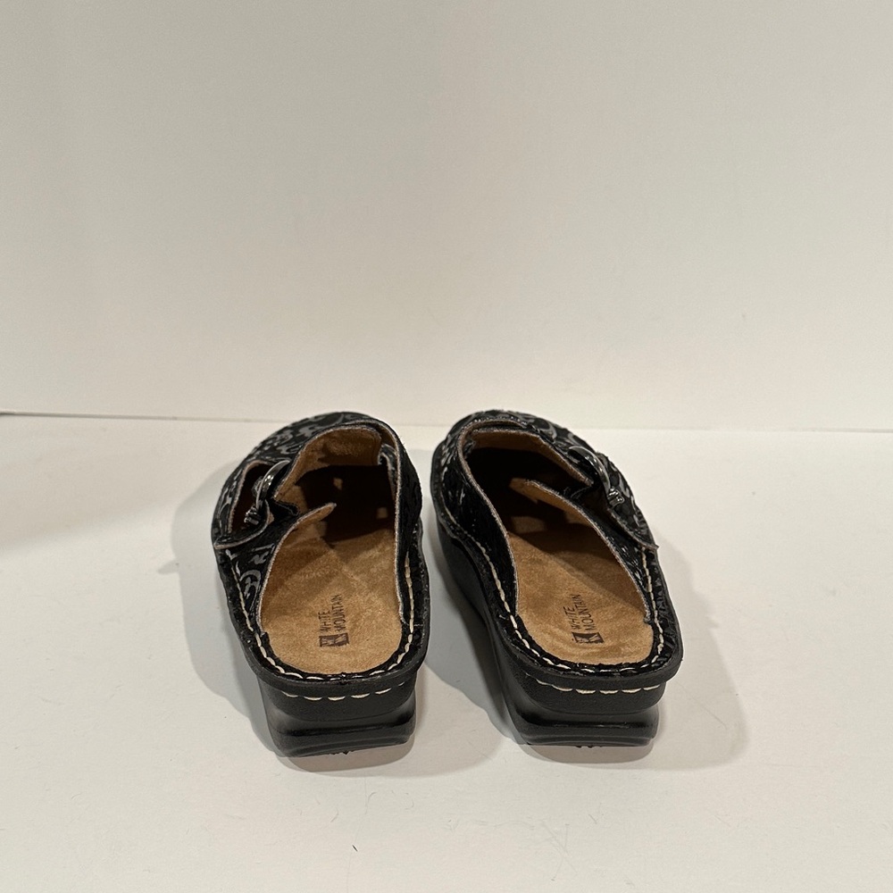White Mountain Elegant Black Patterned Mules - image 4